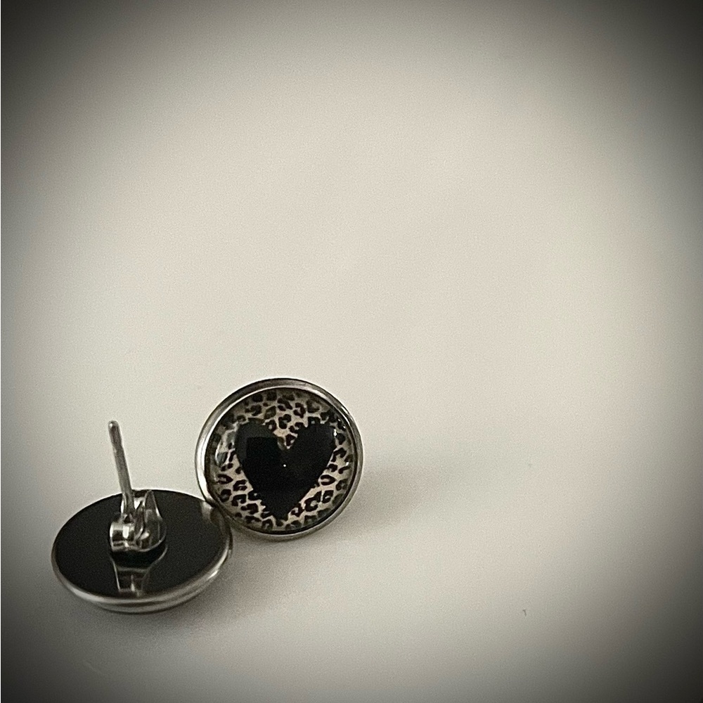 NWT Surgical Steel Round glass, Leopard Heart Earrings